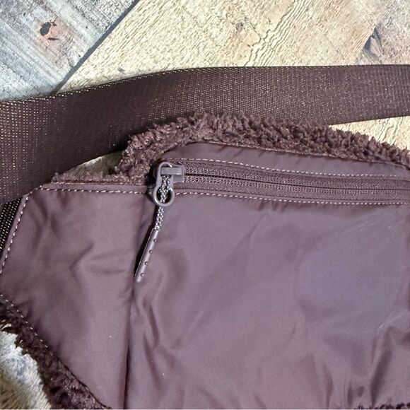 Lululemon Athletica Everywhere Belt Bag Large Fleece In Brown & Gold LU9BDUS - Picture 9 of 16